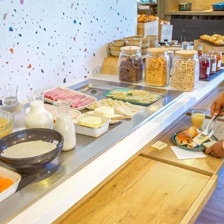 Ibis De Provence 3* سالو دو بروفونْسْ